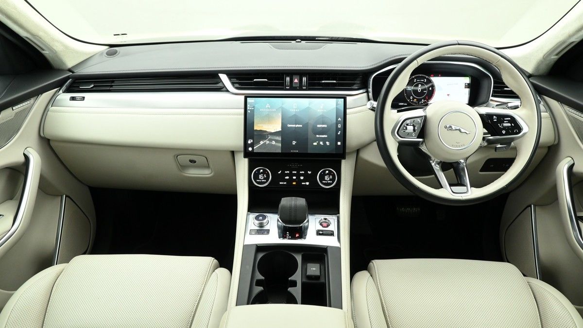 Jaguar F-PACE Image 14