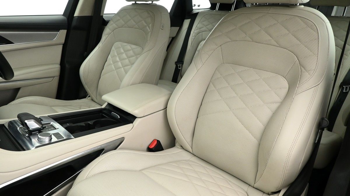 Jaguar F-PACE Image 4