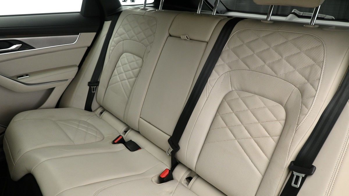 Jaguar F-PACE Image 5