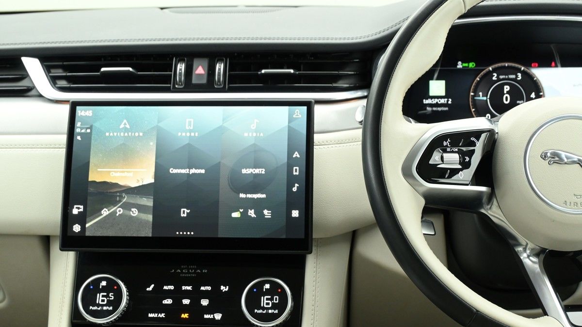 Jaguar F-PACE Image 15
