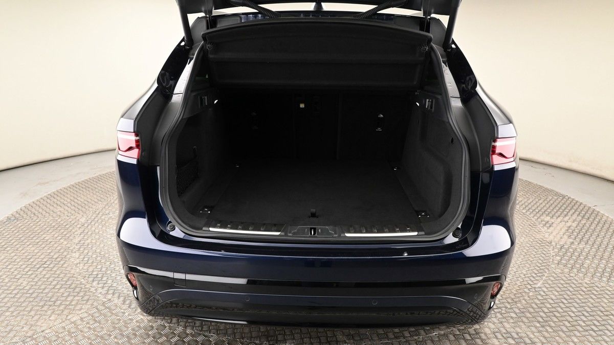 Jaguar F-PACE Image 10