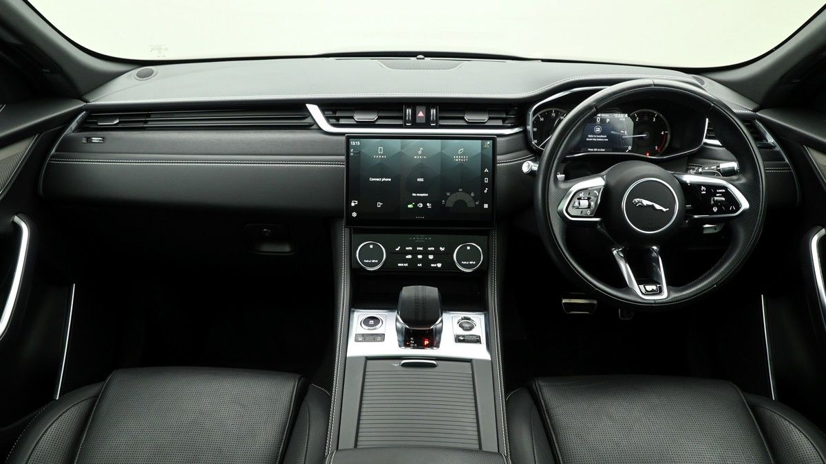 Jaguar F-PACE Image 14