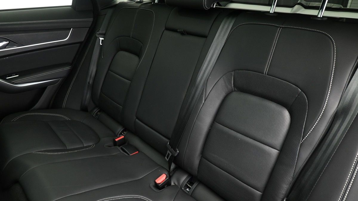 Jaguar F-PACE Image 5