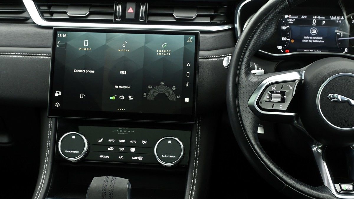 Jaguar F-PACE Image 15