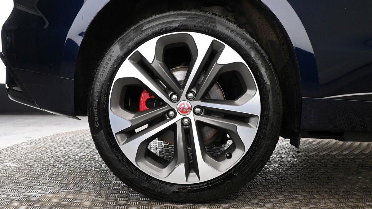 Jaguar F-PACE Image 9
