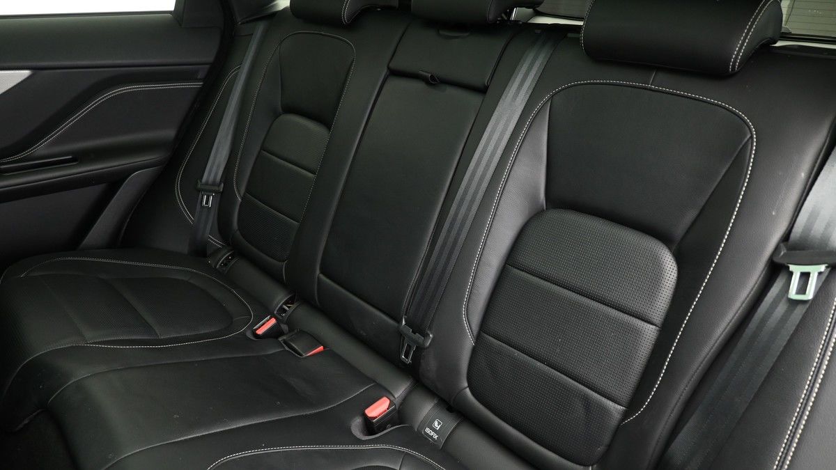 Jaguar F-PACE Image 5