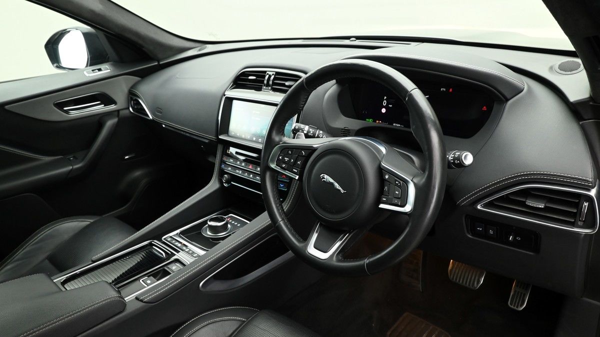 Jaguar F-PACE Image 3