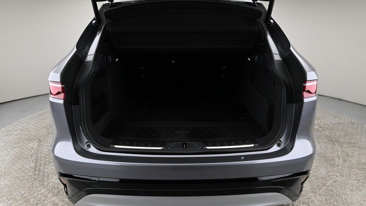 Jaguar F-PACE Image 19