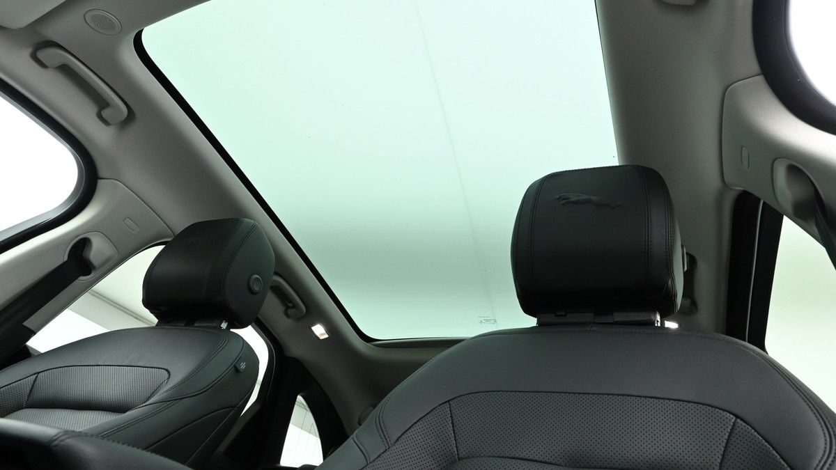 Jaguar F-PACE Image 3