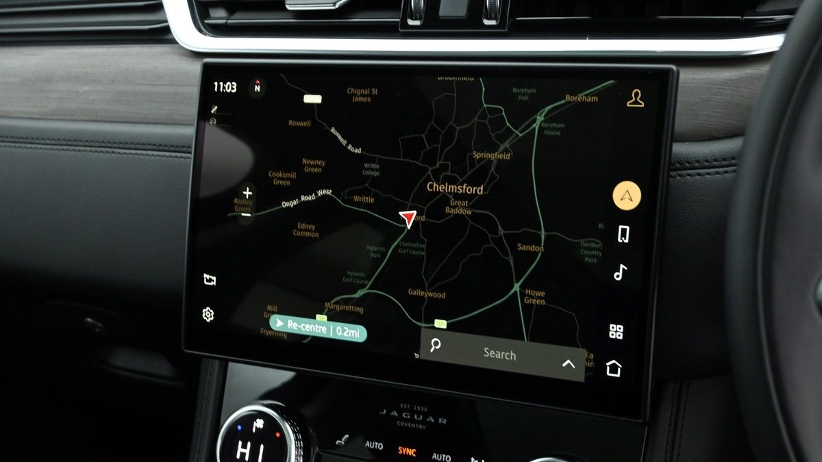Jaguar F-PACE Image 21