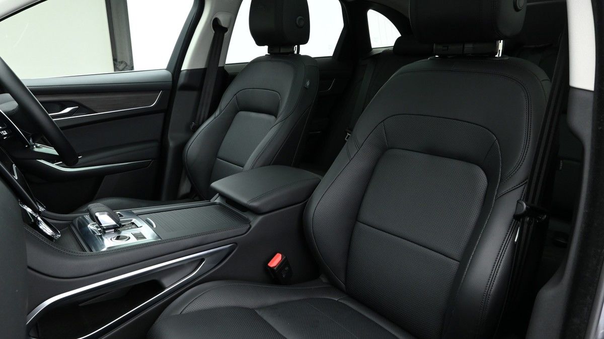 Jaguar F-PACE Image 7