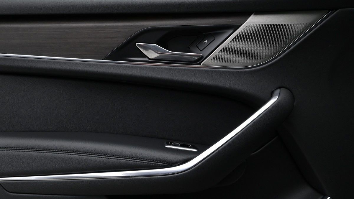 Jaguar F-PACE Image 25