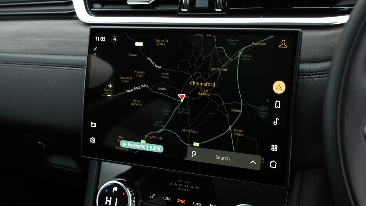 Jaguar F-PACE Image 22