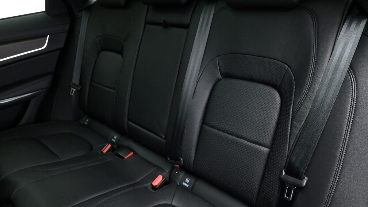Jaguar F-PACE Image 10