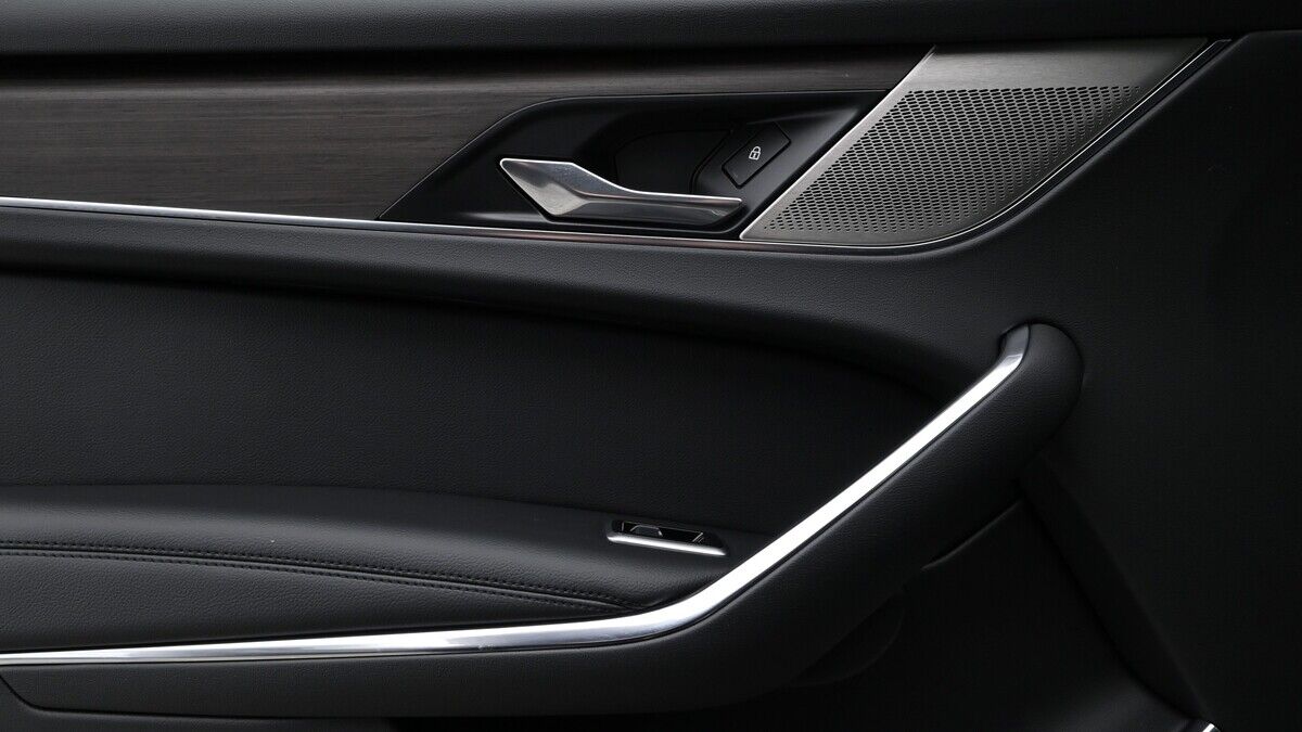 Jaguar F-PACE Image 26