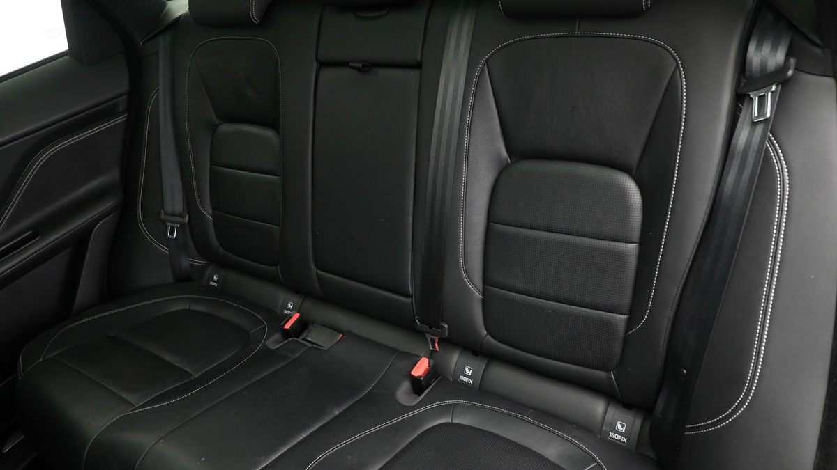 Jaguar F-PACE Image 5