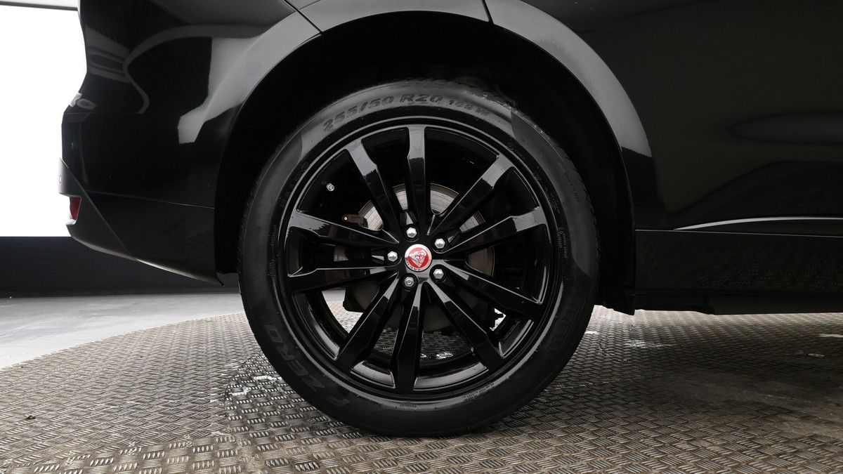 Jaguar F-PACE Image 9