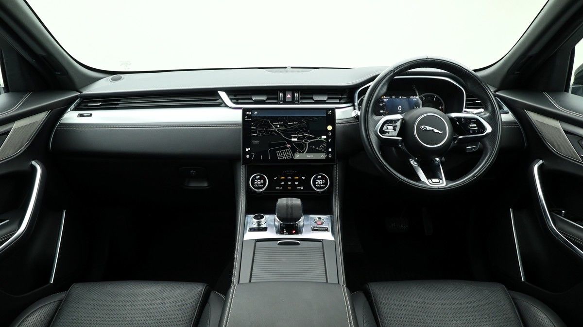 Jaguar F-PACE Image 13