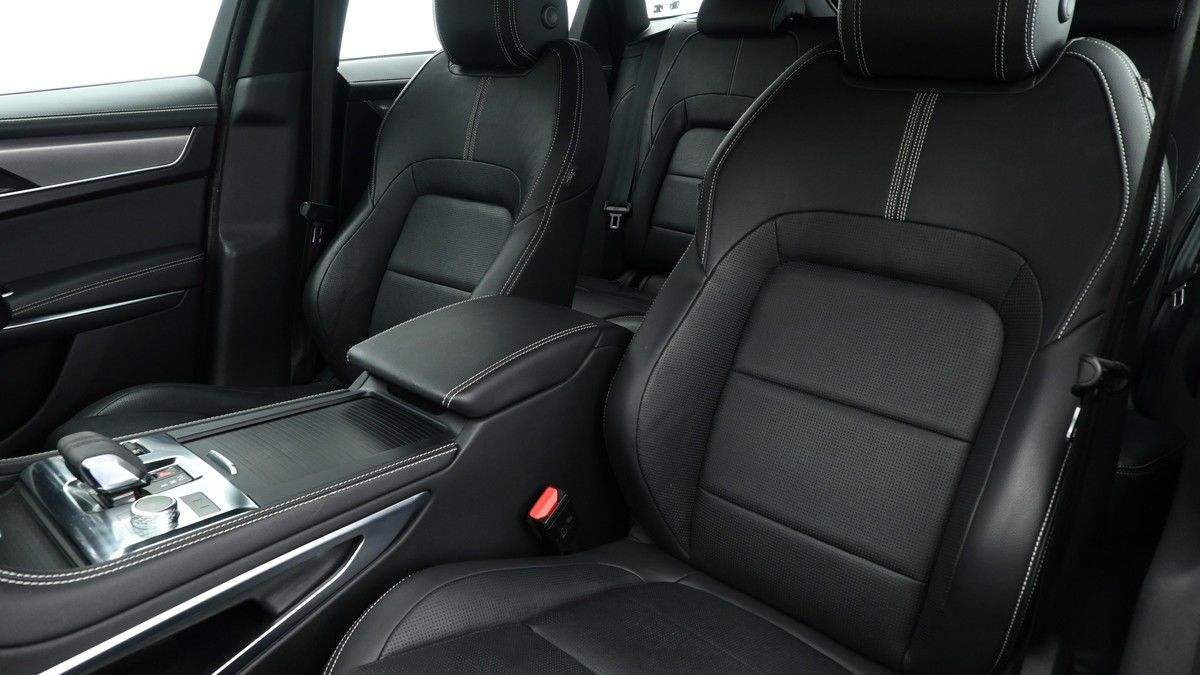 Jaguar F-PACE Image 3