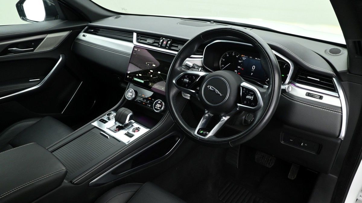 Jaguar F-PACE Image 2
