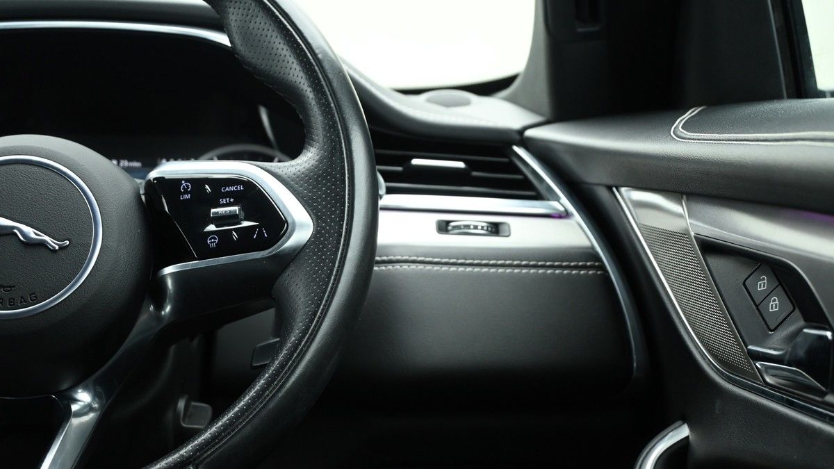 Jaguar F-PACE Image 15