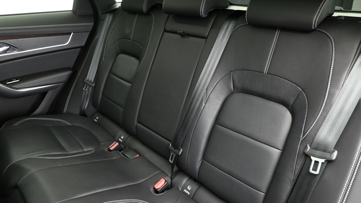 Jaguar F-PACE Image 5