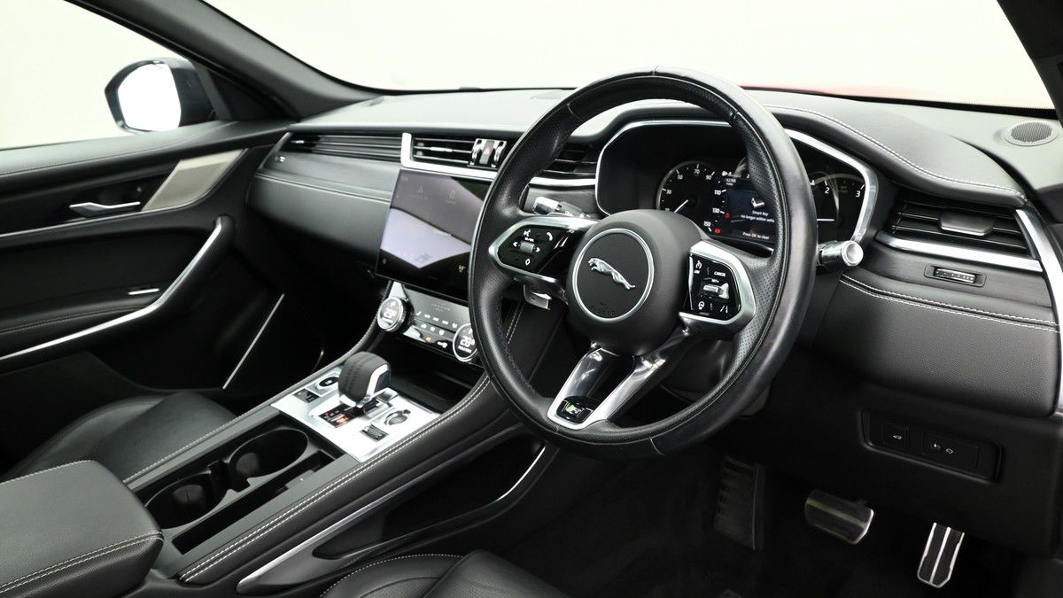 Jaguar F-PACE Image 3