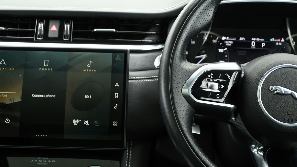 Jaguar F-PACE Image 15