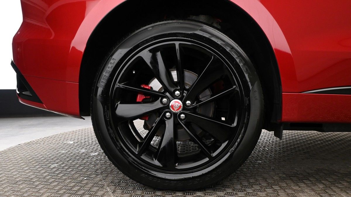 Jaguar F-PACE Image 9
