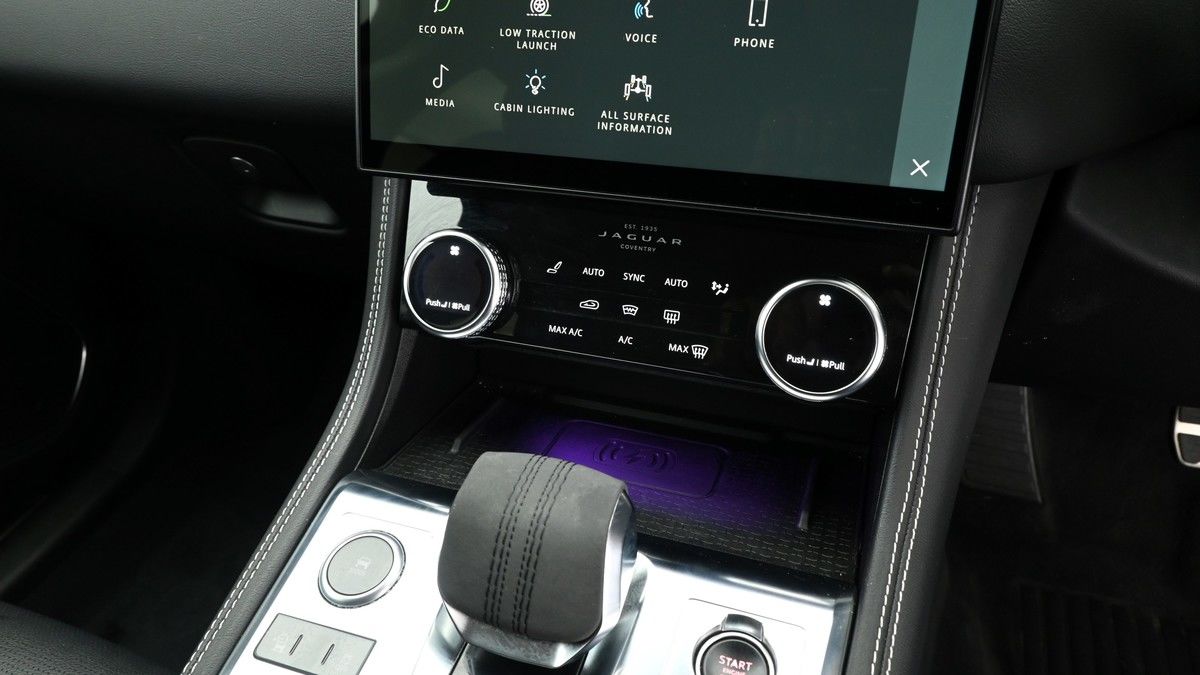 Jaguar F-PACE Image 12