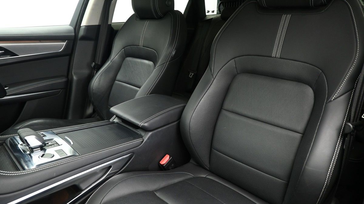 Jaguar F-PACE Image 4