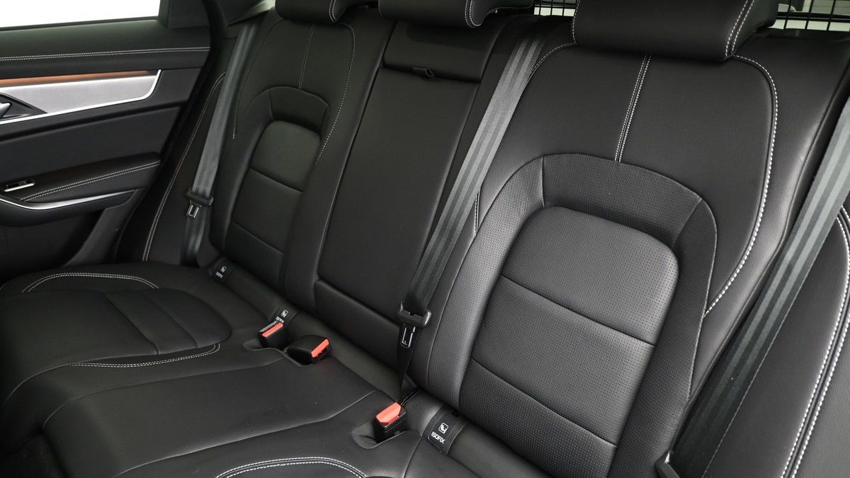 Jaguar F-PACE Image 5