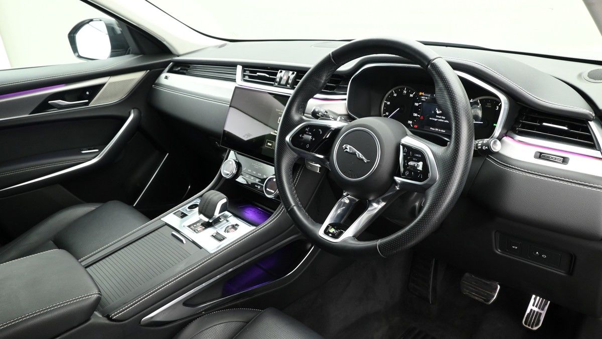 Jaguar F-PACE Image 3