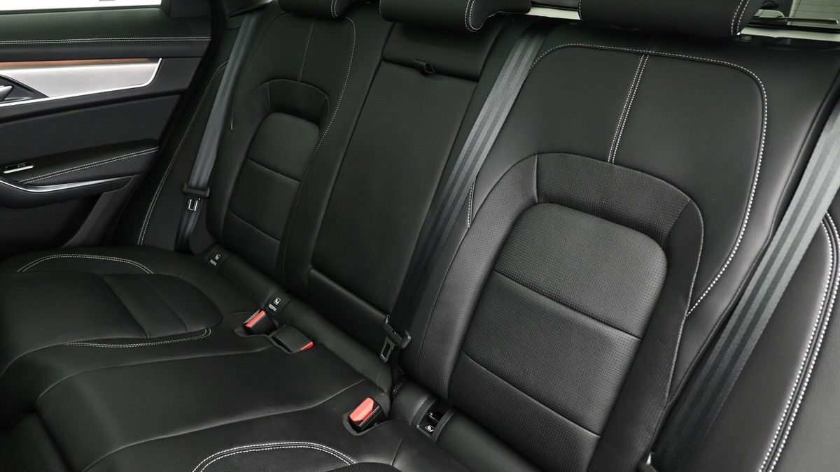 Jaguar F-PACE Image 5