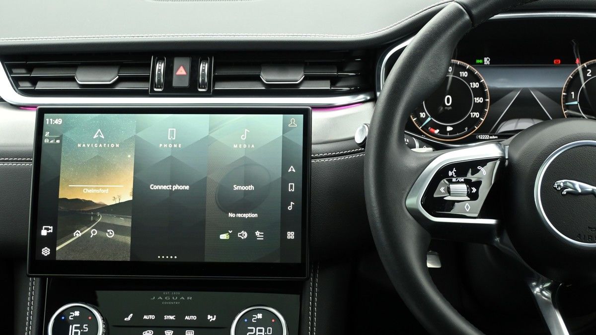 Jaguar F-PACE Image 15
