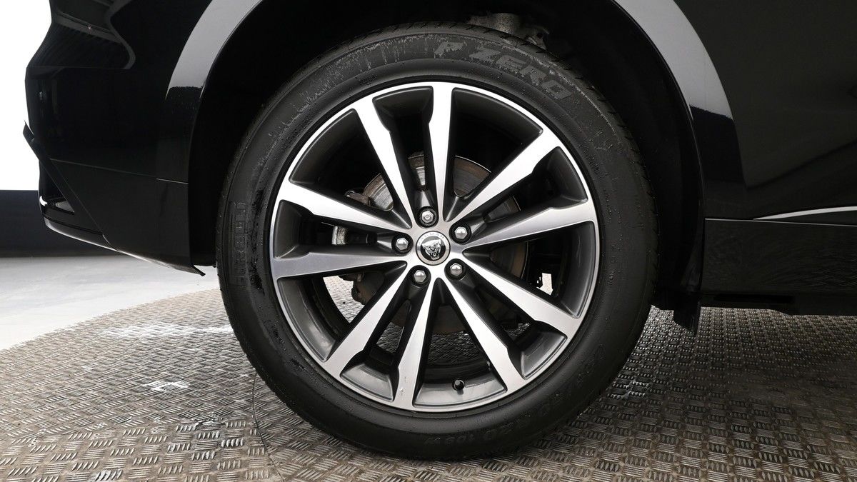 Jaguar F-PACE Image 9