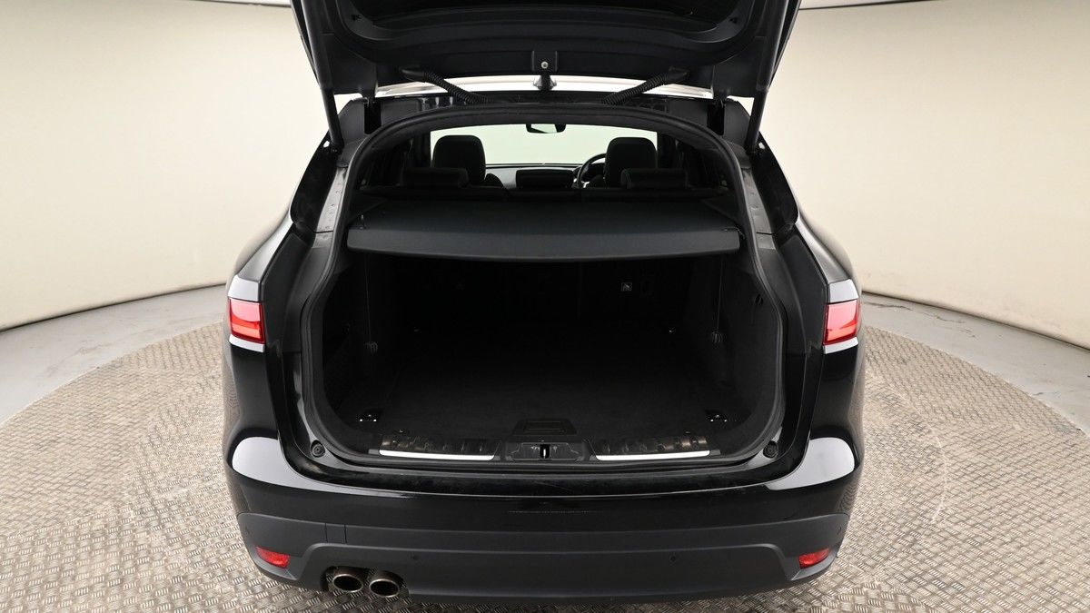 Jaguar F-PACE Image 10