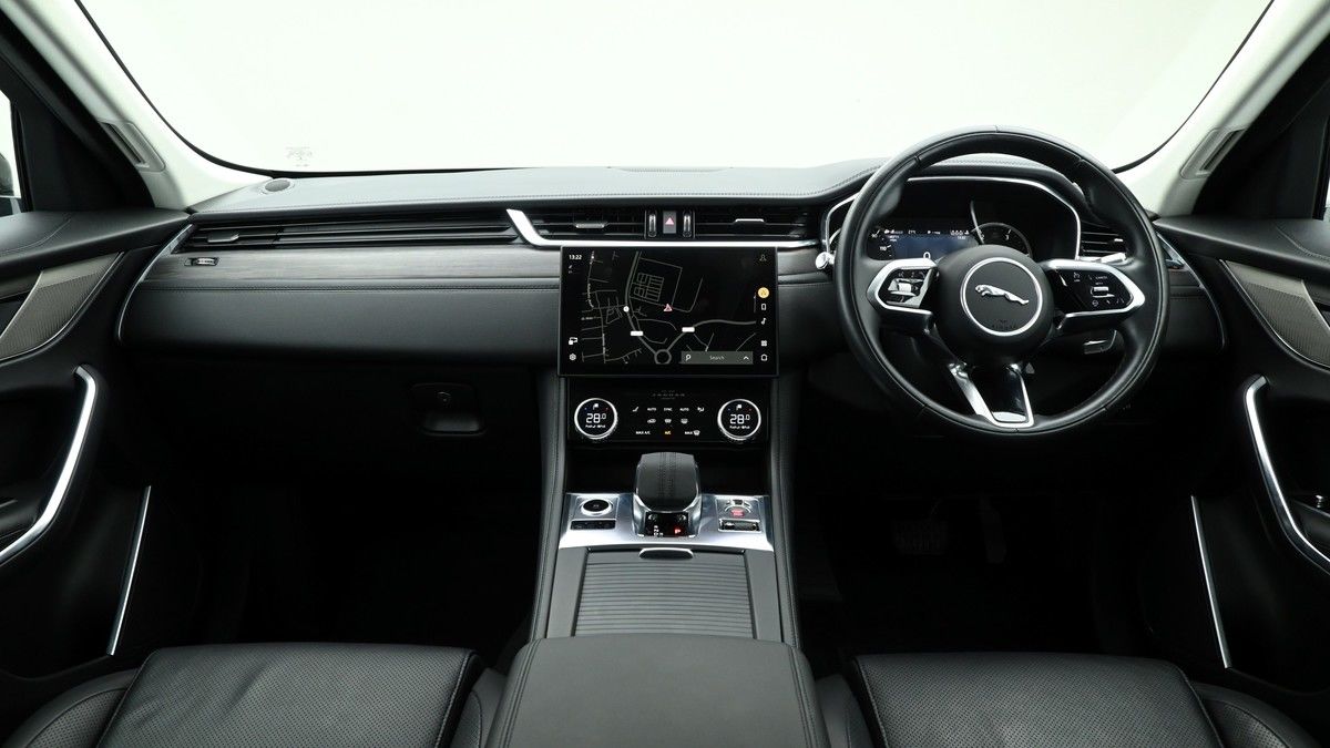 Jaguar F-PACE Image 13