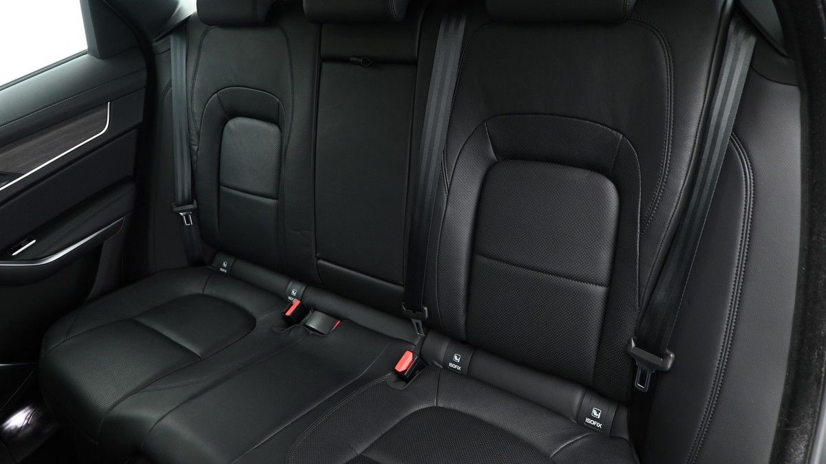 Jaguar F-PACE Image 4