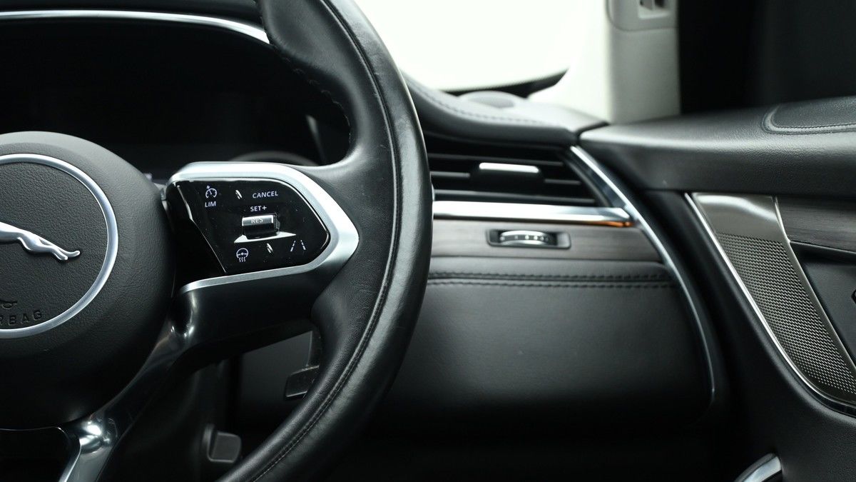 Jaguar F-PACE Image 14