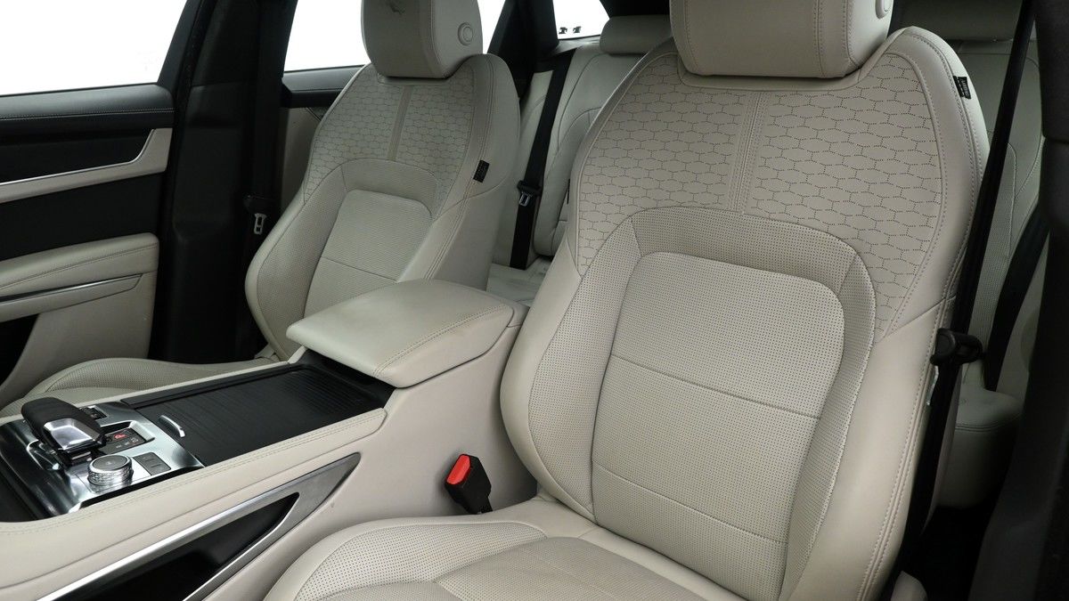 Jaguar F-PACE Image 3