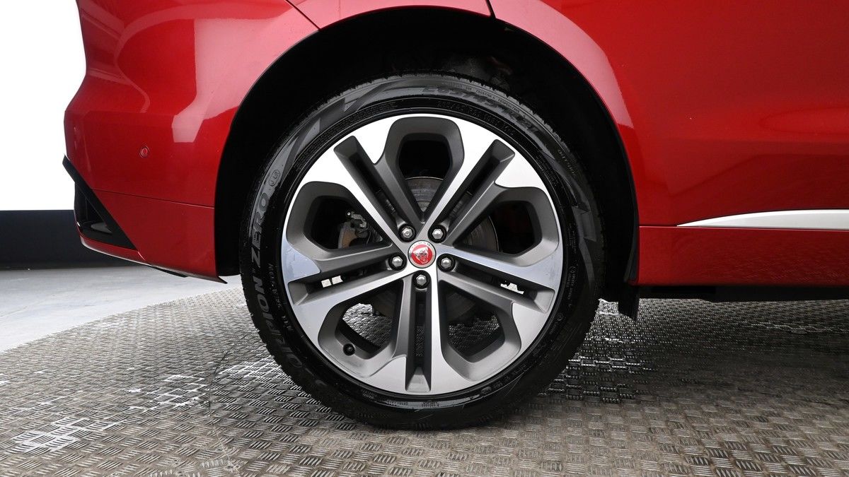 Jaguar F-PACE Image 8
