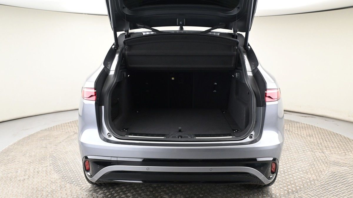 Jaguar F-PACE Image 10