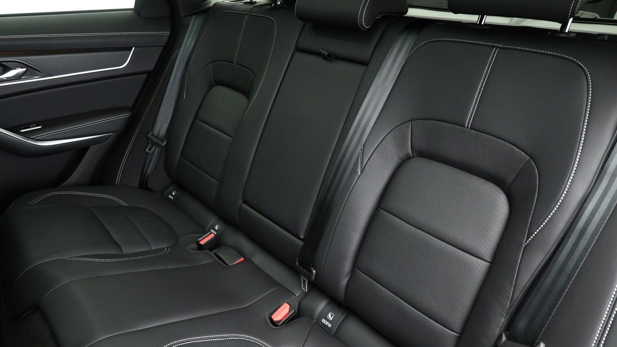 Jaguar F-PACE Image 5