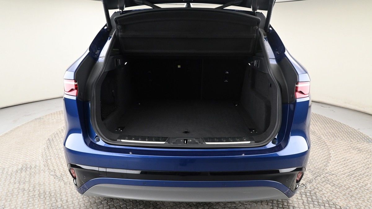 Jaguar F-PACE Image 19