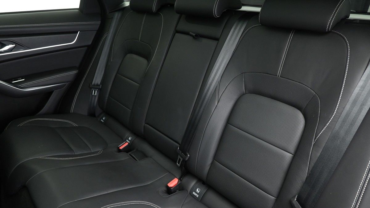 Jaguar F-PACE Image 9