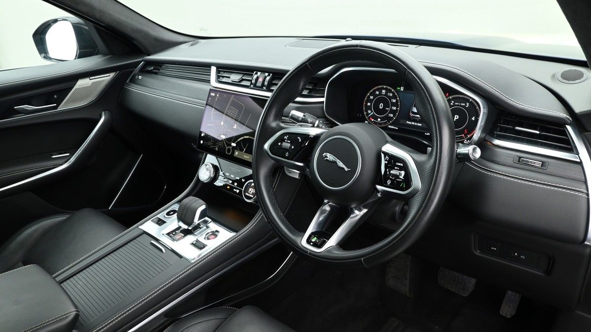 Jaguar F-PACE Image 5