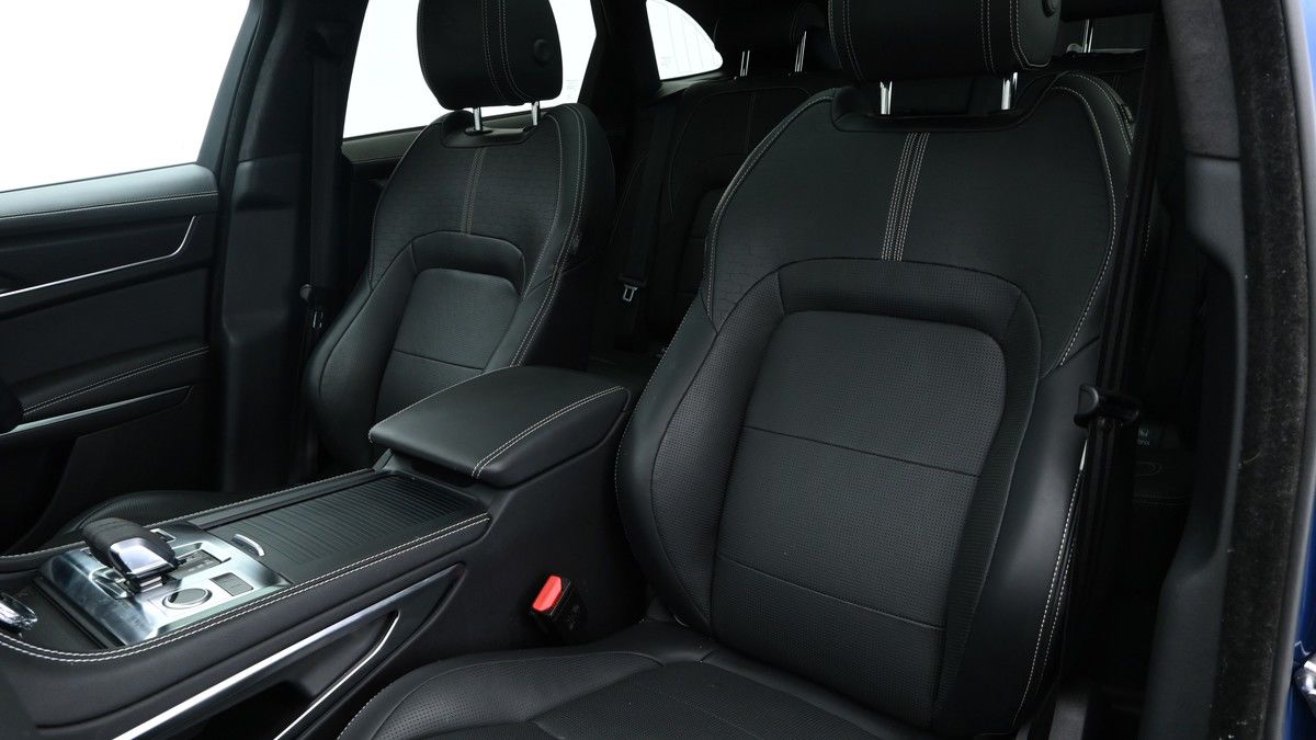 Jaguar F-PACE Image 8