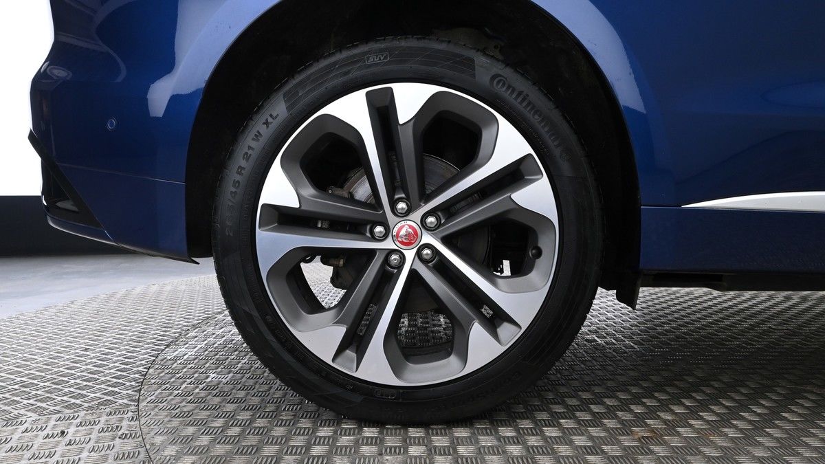 Jaguar F-PACE Image 18