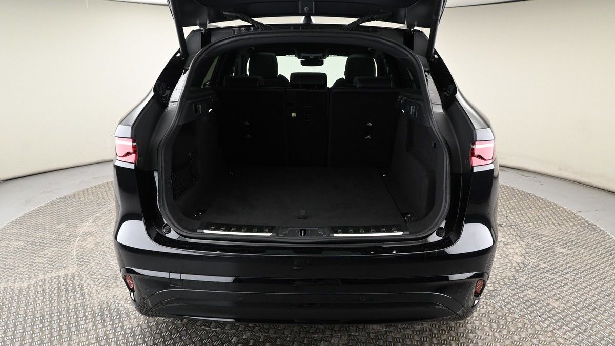 Jaguar F-PACE Image 10